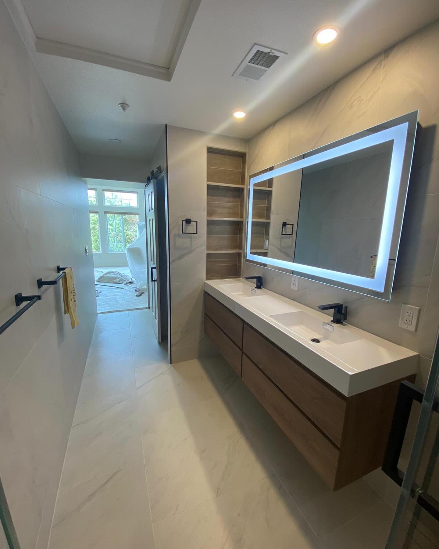 003CB7BE-0435-41A5-AEB8-A836EDEC6B74